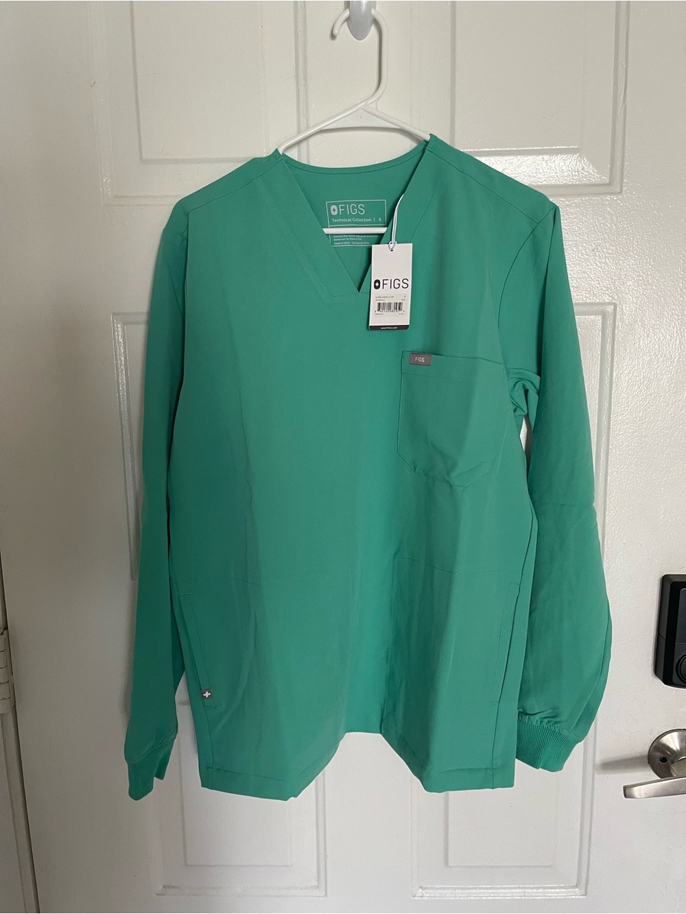 Figs Men’s or Women’s V-Neck Scrub Top in Teal Green size S, new with tags